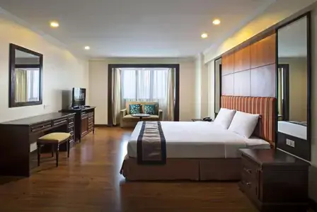 Bangkok Hotel Info :Omni Tower Room