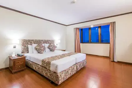 BANGKOK HOTEL INFOOmni Tower Suite Room