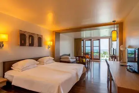 Phuket Pattaya Tour Package: Phuket Hotel InfoBest Western Ocean Karon suites Room