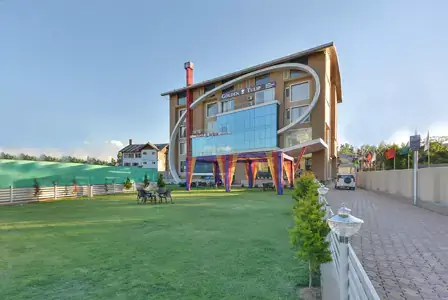 Hotel Info:Golden Tulip Srinagar