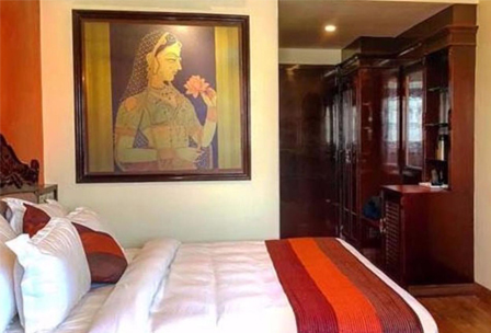 Hotel Info : BikanerHotel Raj Haveli Exterior