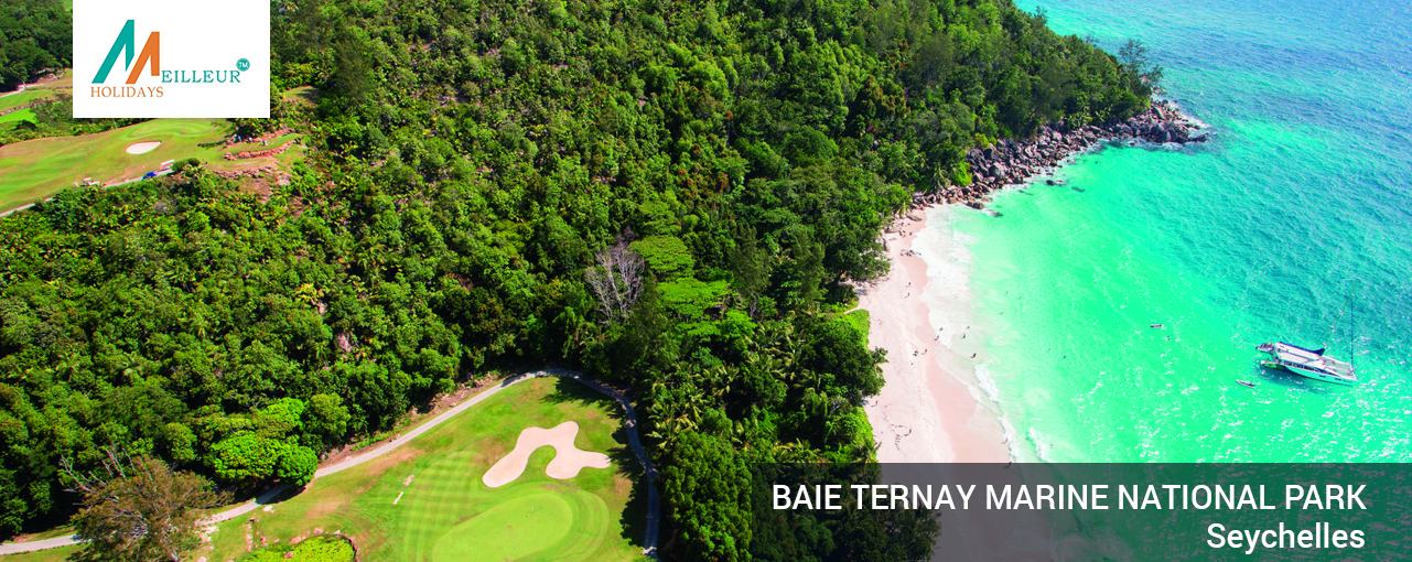 04_golfing-in-praslin-_Seychelles-Tour